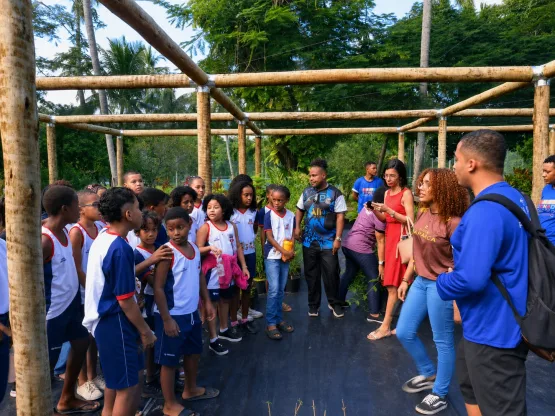 Em Itaparica, estudantes transformam visitas escolares em experiências científicas