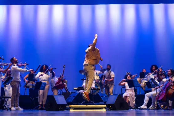 Orquestra Filarmônica Moderna Brasileira apresenta sucessos de Michael Jackson no espetáculo “Ídolos Orquestrados”