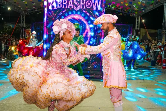 5º Arraiá de Quadrilhas de Linhares reúne público e consagra campeões em noite de festa na Praça 22 de Agosto