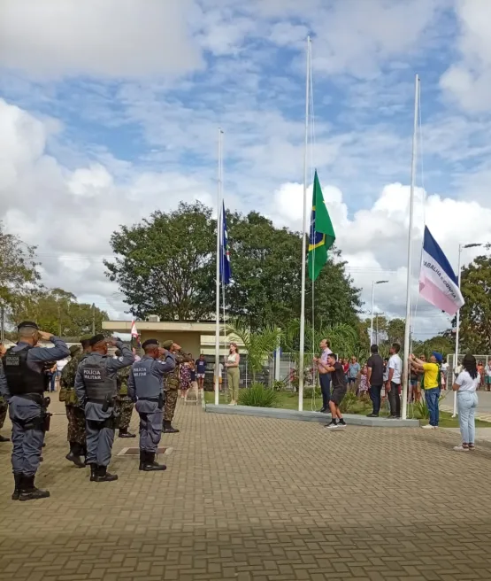 Desfile Cívico de Baixo Quartel celebra os 60 anos da EMEF Celina Coutinho Nunes em Linhares