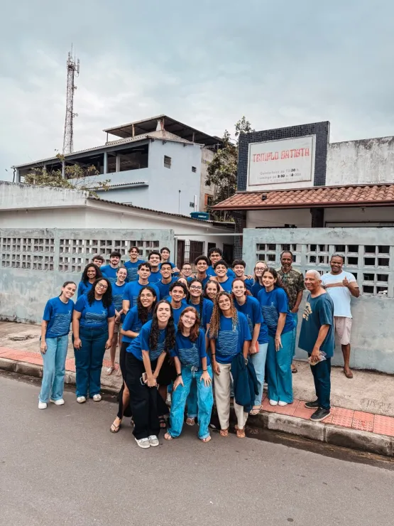 Jovens de Vitória trocam descanso no feriado por ação social na Serra