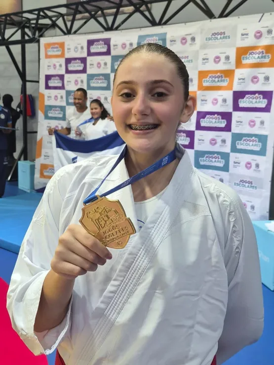 Atleta de Linhares conquista duas medalhas e garante vaga na final do Brasileiro de Karatê