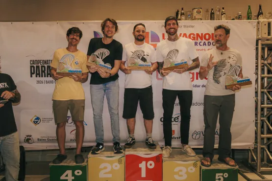 Emoção marca a conquista de novo campeão brasileiro de parapente, na Rampa do Monjolo
