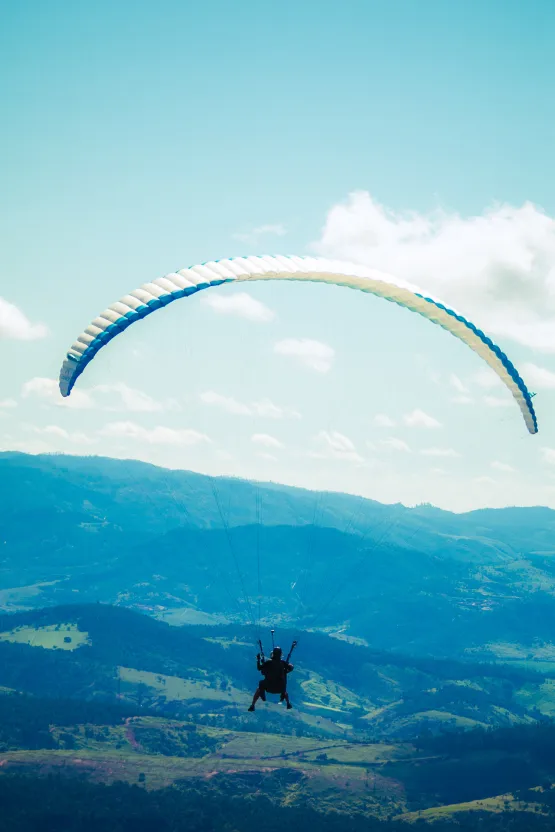Emoção marca a conquista de novo campeão brasileiro de parapente, na Rampa do Monjolo