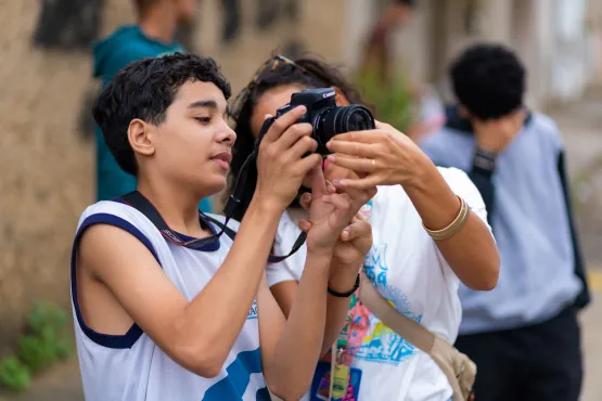 Jovens de Cariacica produzem memória sobre a Estrada de Ferro Vitória a Minas em oficinas de fotografia e HQs