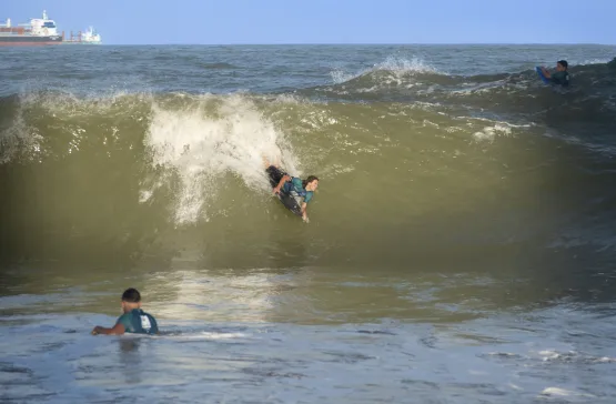 Instituto Viva Vida disponibiliza vagas para aulas gratuitas de bodyboarding na Serra