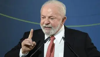Em Portugal, Lula volta a criticar juros: ‘Ninguém faz empréstimo a 13,75%’