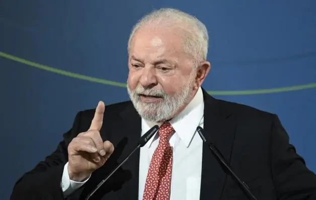 Em Portugal, Lula volta a criticar juros: ‘Ninguém faz empréstimo a 13,75%’