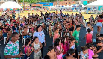 Moradores do bairro Flexal II em Cariacica recebem ação social da prefeitura