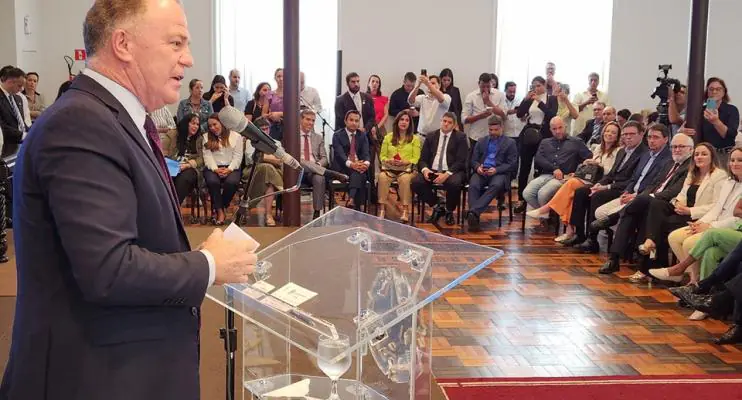 Governador Casagrande anuncia novos investimentos na área da educação