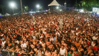 30 mil pessoas curtem show do Pixote em Nova Almeida
