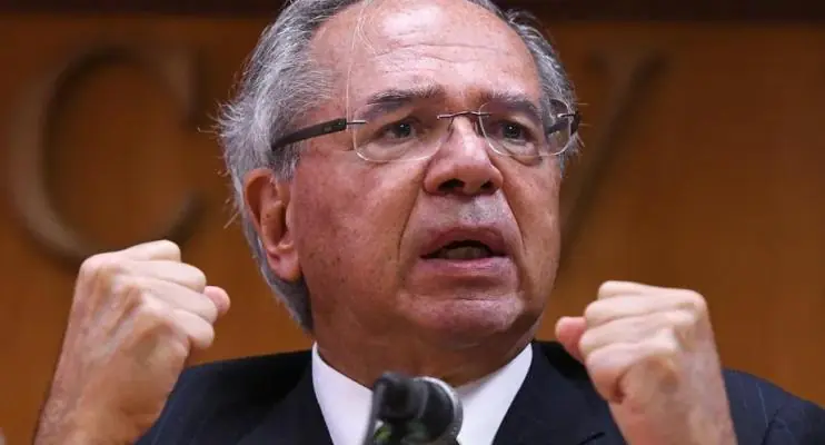 "Nós roubamos menos": Falas de Paulo Guedes viram problema para Bolsonaro