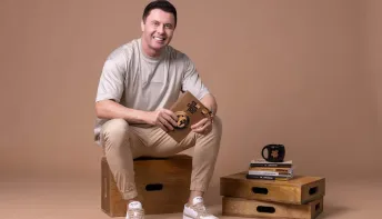 "Café com Deus Pai" lidera o ranking nacional no Spotify e é o único brasileiro no Top 10 mundial