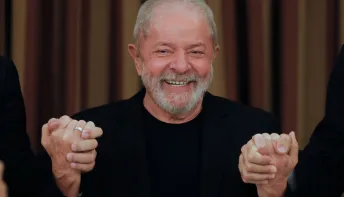 "Estou firme e forte", diz Lula, ao divulgar vídeo após deixar UTI