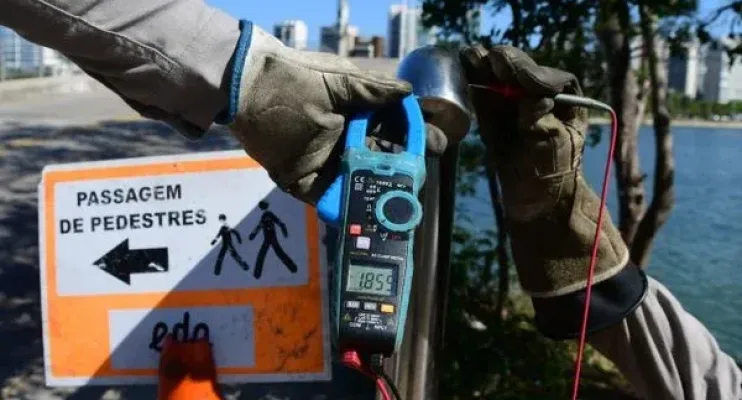 "Gato" de energia provocou choque em corrimão de ponte na Ilha do Frade, em Vitória
