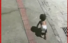 'Achei que era um cachorro', diz motoboy que salvou bebê engatinhando na rua de madrugada no ES