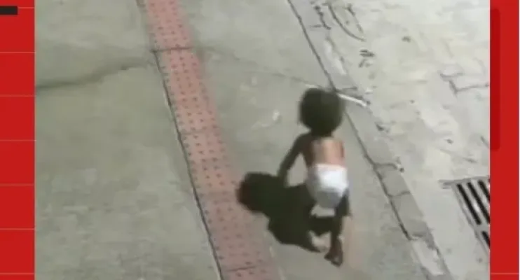 'Achei que era um cachorro', diz motoboy que salvou bebê engatinhando na rua de madrugada no ES