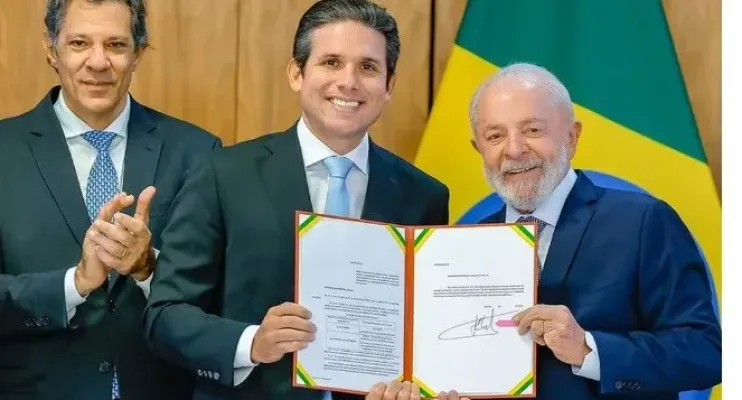 'Corrige grande injustiça', diz Lula após votação da isenção do IR até R$ 5 mil