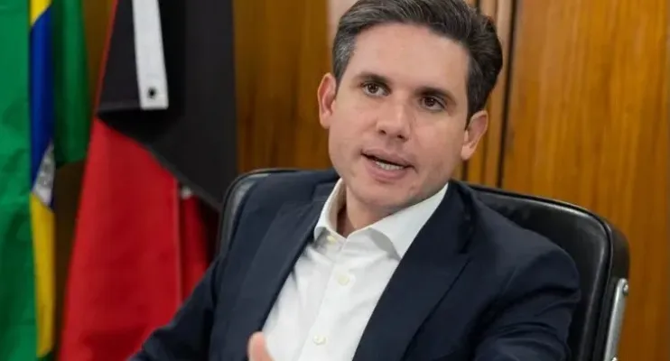 'É impossível exercer o mandato de outro país', diz Hugo Motta sobre Eduardo Bolsonaro 