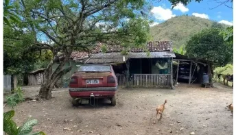  'Não sabia se chorava de felicidade ou de tristeza', diz pai de mulher mantida em cativeiro pelo tio por 10 anos