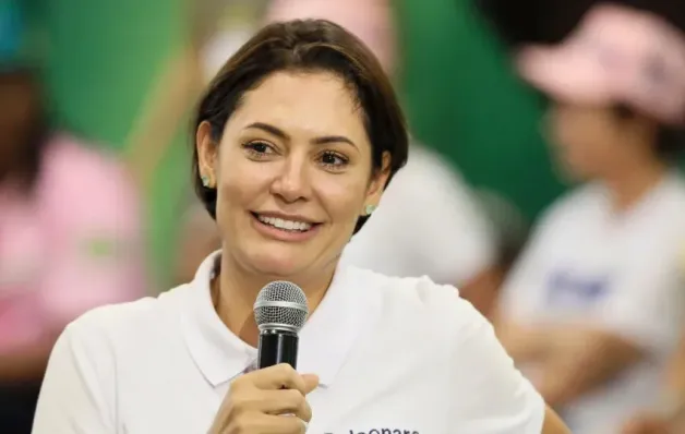 'Noite das astronautas': Michelle Bolsonaro posta relato sobre Vorcaro