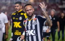 'Pior gramado que a Vila já teve', diz Neymar após eliminação do Santos