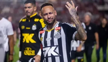 'Pior gramado que a Vila já teve', diz Neymar após eliminação do Santos
