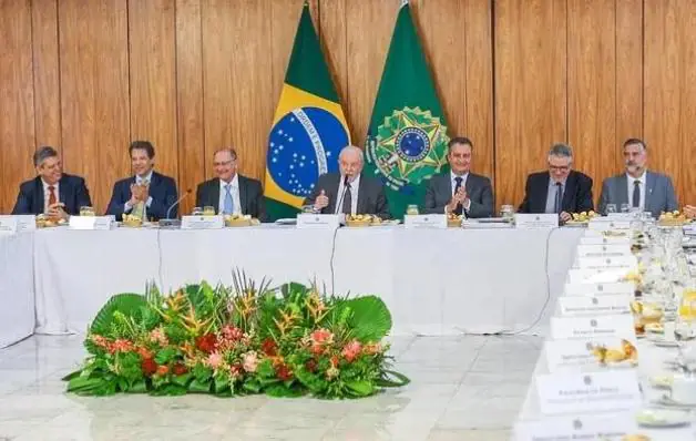 'Responsável maior' arquitetou ataque golpista, diz Lula