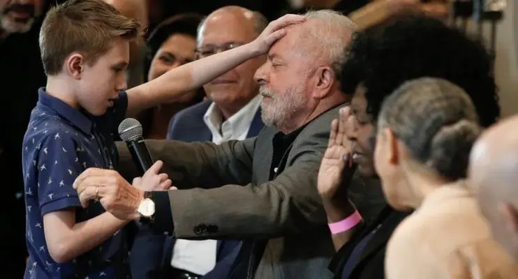 'Se o pastor quer fazer política, faça na rua, não no altar', afirma Lula durante evento com evangélicos