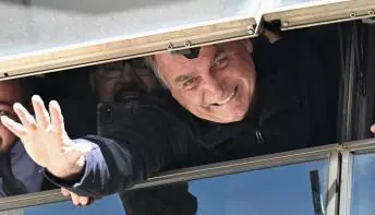 Bolsonaro chega ao Brasil após passar três meses nos EUA