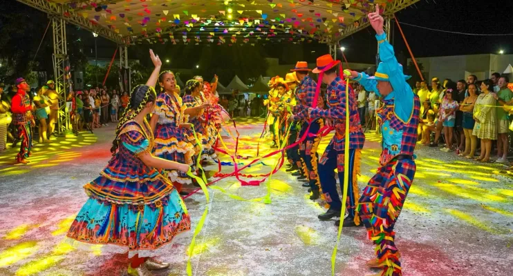 5º Arraiá de Quadrilhas de Linhares reúne público e consagra campeões em noite de festa na Praça 22 de Agosto