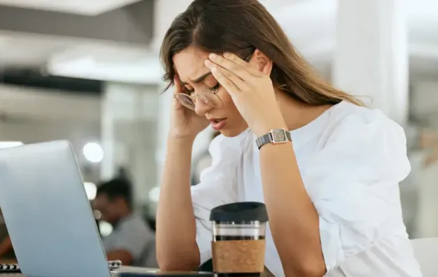 6 hábitos inofensivos que podem disfarçar "grandes níveis de ansiedade"