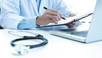 Saúde abre edital de seleção para médicos no programa Qualifica-APS
