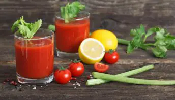 A bebida caseira (com apenas 3 ingredientes) que acelera o emagrecimento
