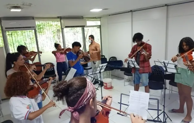 A música muda a vida de jovens e adolescentes que fazem parte do coral Aponte