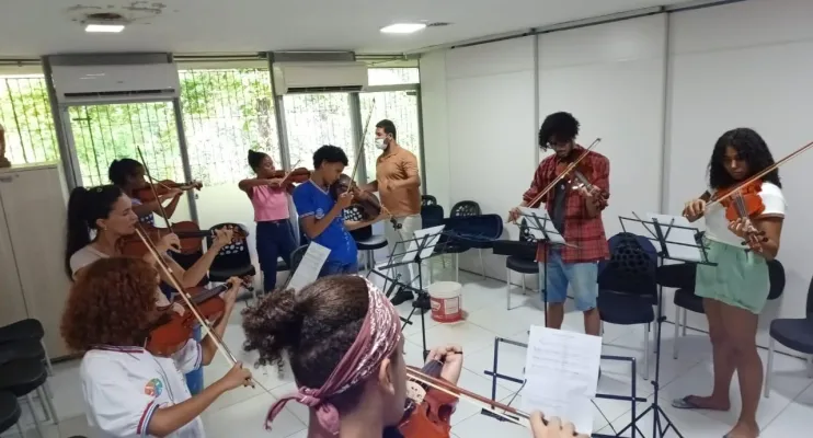 A música muda a vida de jovens e adolescentes que fazem parte do coral Aponte