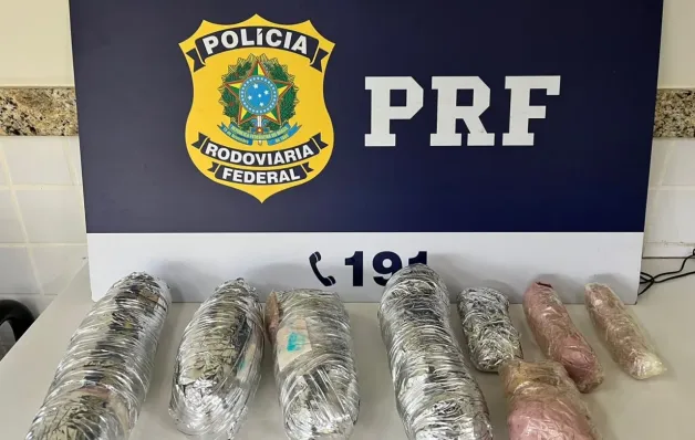 A PRF captura uma mulher transportando mais de 3 kg de cocaína.