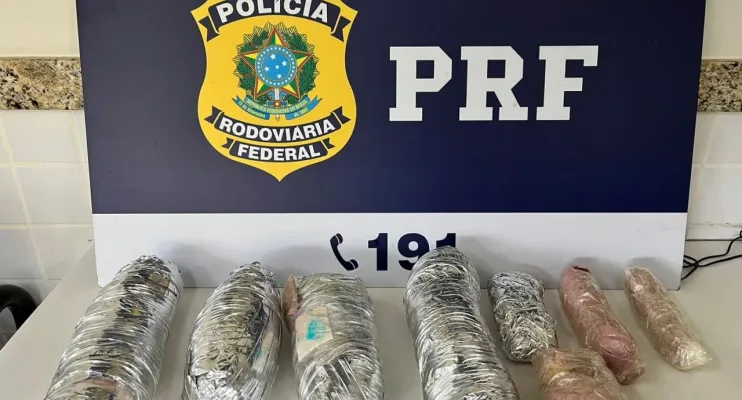 A PRF captura uma mulher transportando mais de 3 kg de cocaína.