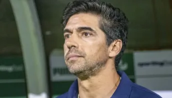 Abel despista sobre renovação e diz que foco é o Palmeiras