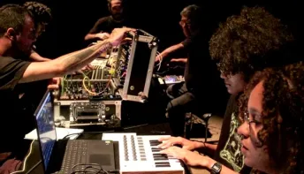 Acadêmicos e artistas se reúnem em festival de música contemporânea