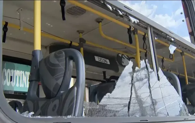 Ação da PM termina com homem morto, ataques a ônibus e alteração nas linhas em Vila Velha, ES