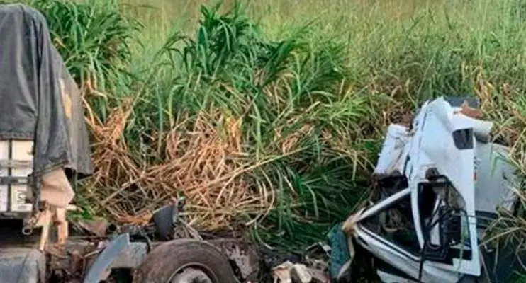 Acidente com morte interdita totalmente a BR 262, em Ibatiba