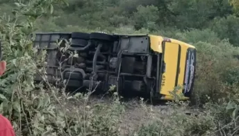 Acidente com ônibus de romeiros deixa dois mortos e 21 feridos no Ceará