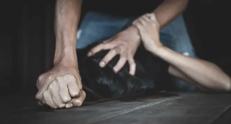Adolescente de 15 anos denuncia estupro no Rio; vídeos foram para a internet