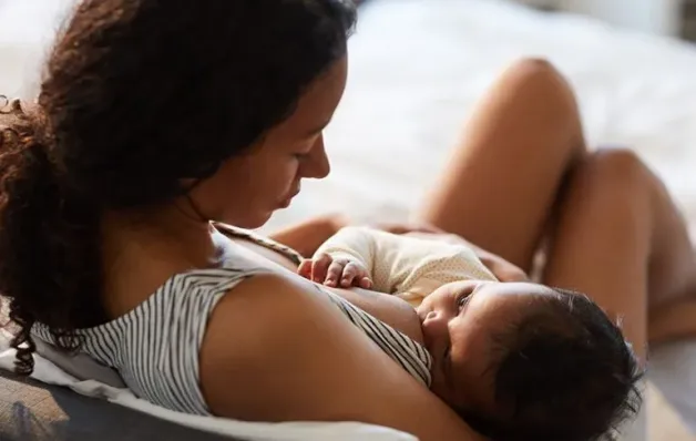 Agosto Dourado: amamentação pode reduzir risco de câncer de mama