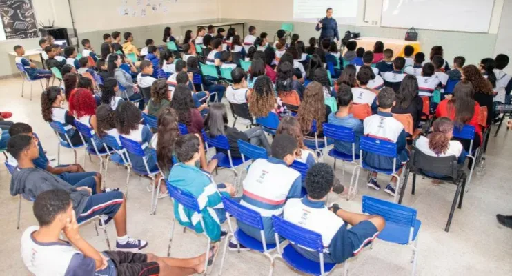 Agosto lilás: escolas recebem palestra sobre violência doméstica em Vila Velha