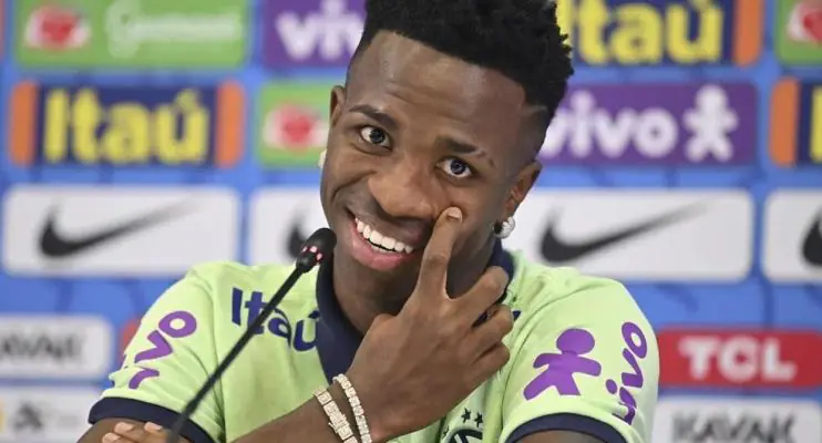 Agressivo no ataque e na defesa, Vini fez Tite rever tática