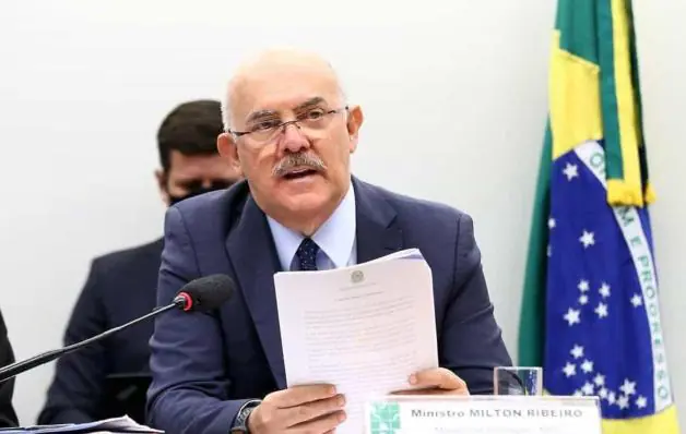 AGU diz que Milton Ribeiro fez citação indevida a Bolsonaro em áudio com pastores