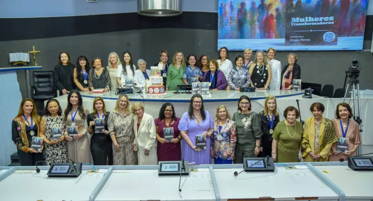 AJEB-ES lança a coletânea “Mulheres Transformadoras” na Bienal de São Paulo