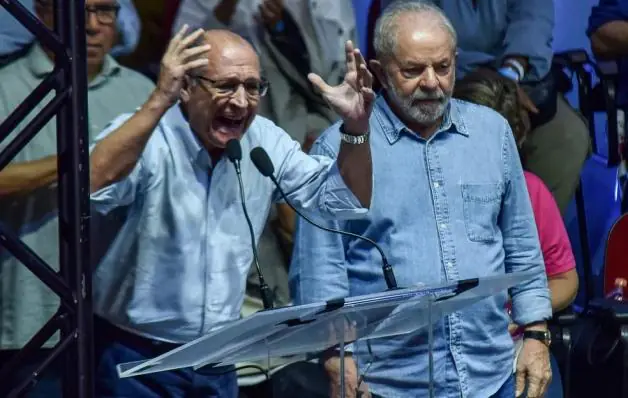 Alckmin diz que Lula é 'maior líder popular do Brasil' em evento sindical